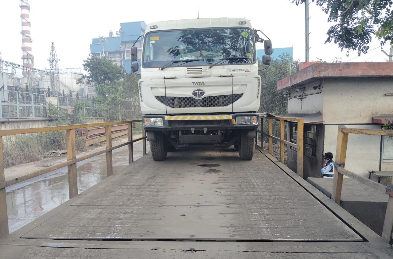 Weighbridge in operation
